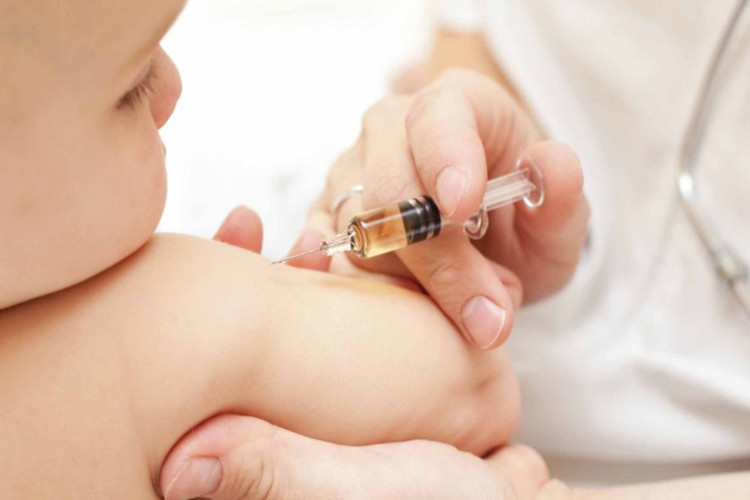 Vaksinasi pada anak-anak